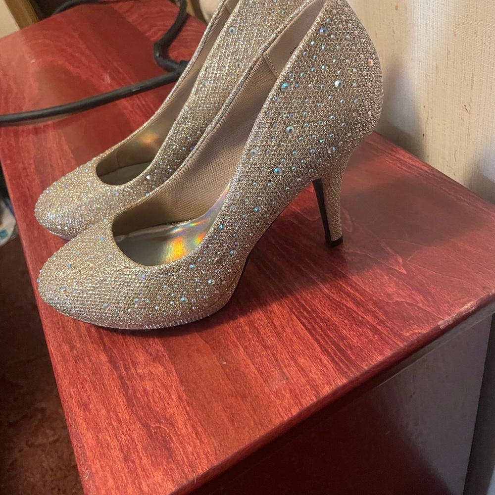 Hot Tomato Glittering Silver Heels